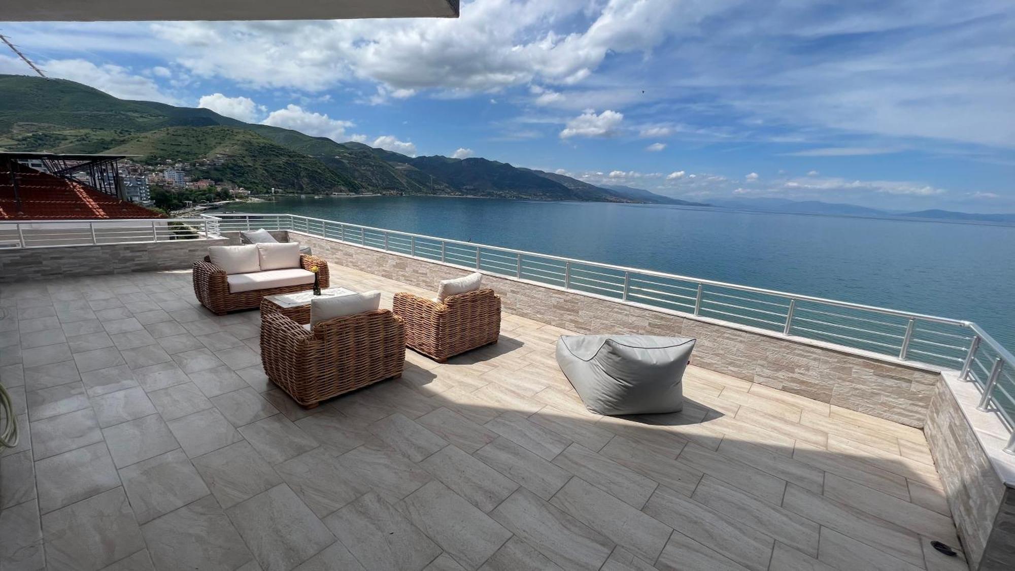 Lostinpogradec Apartment *